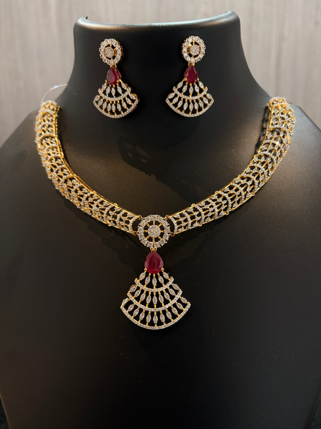 Rosette Royale Necklace Set