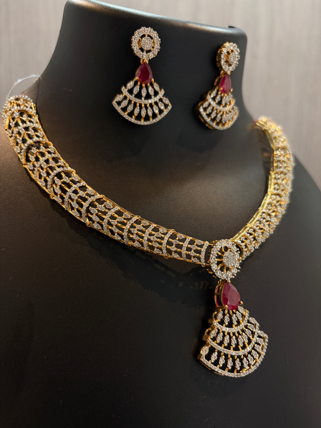 Rosette Royale Necklace Set