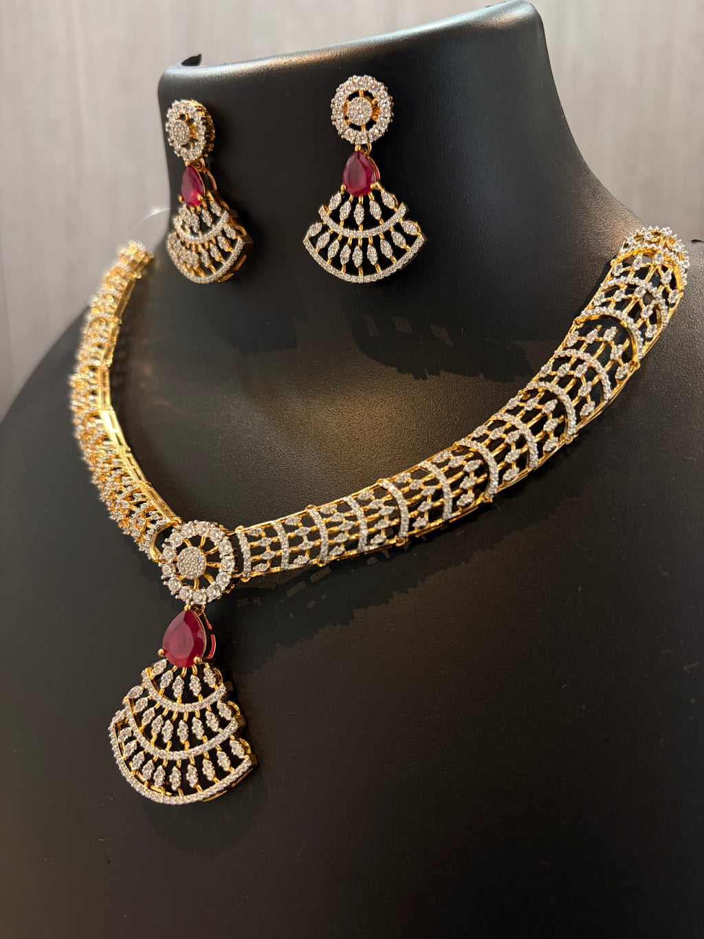 Rosette Royale Necklace Set