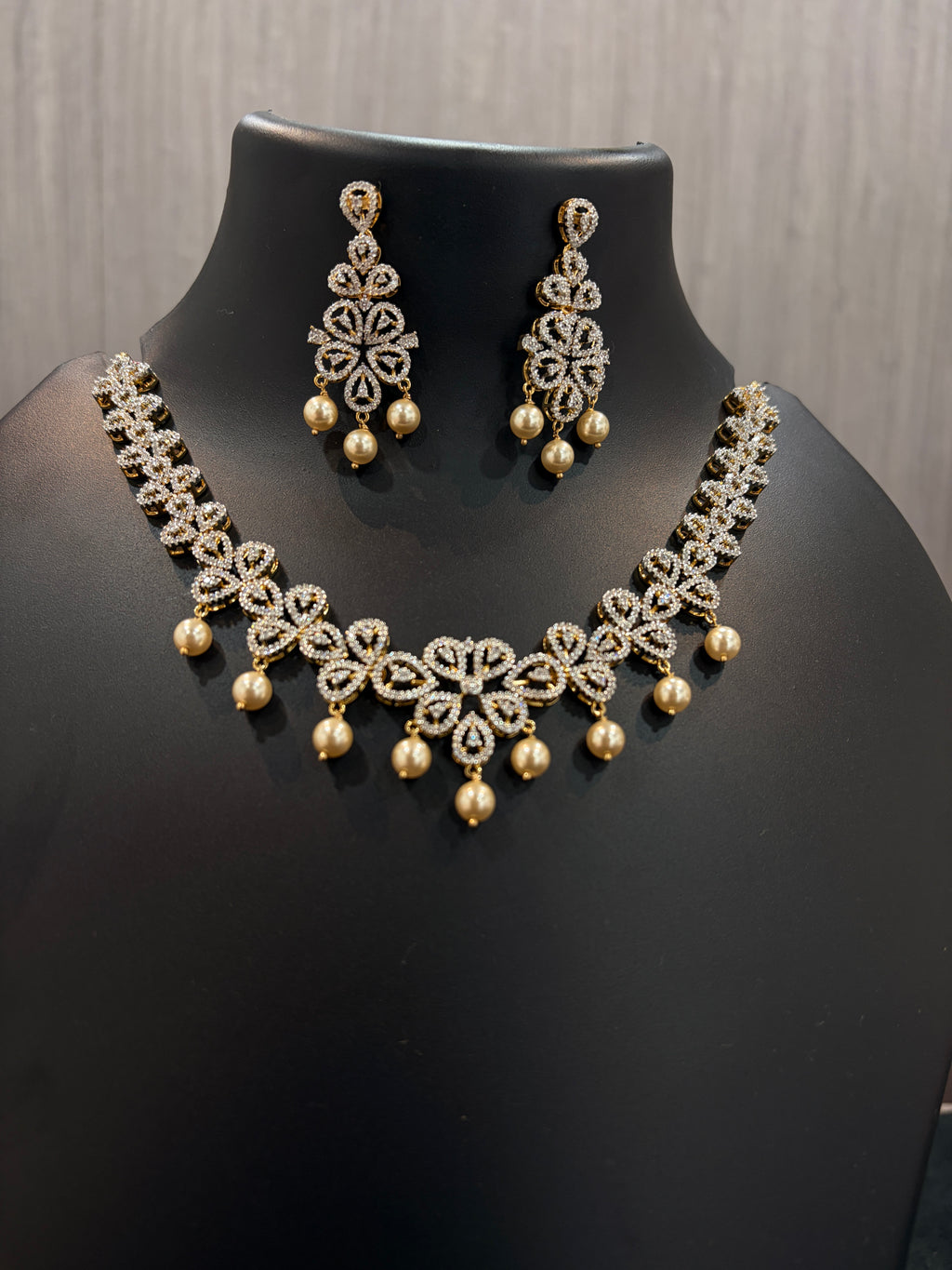 Floral Pearl Necklace Set