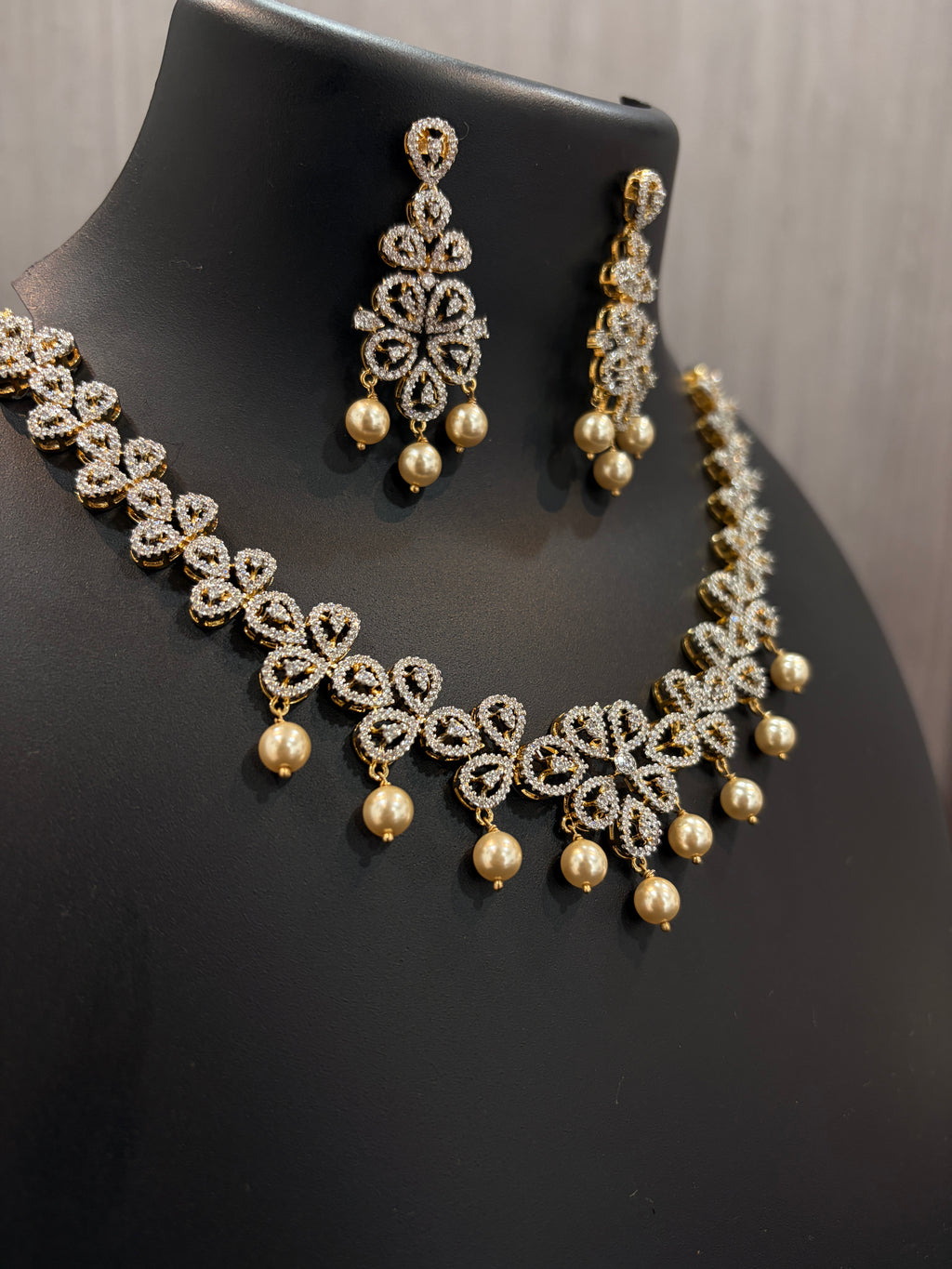 Floral Pearl Necklace Set