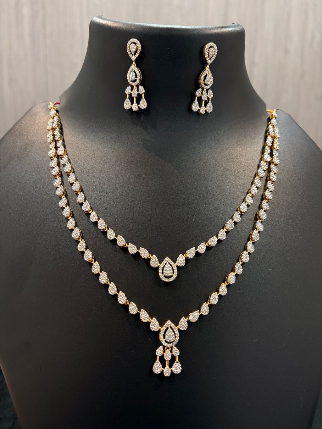 Royal Teardrop Necklace Set