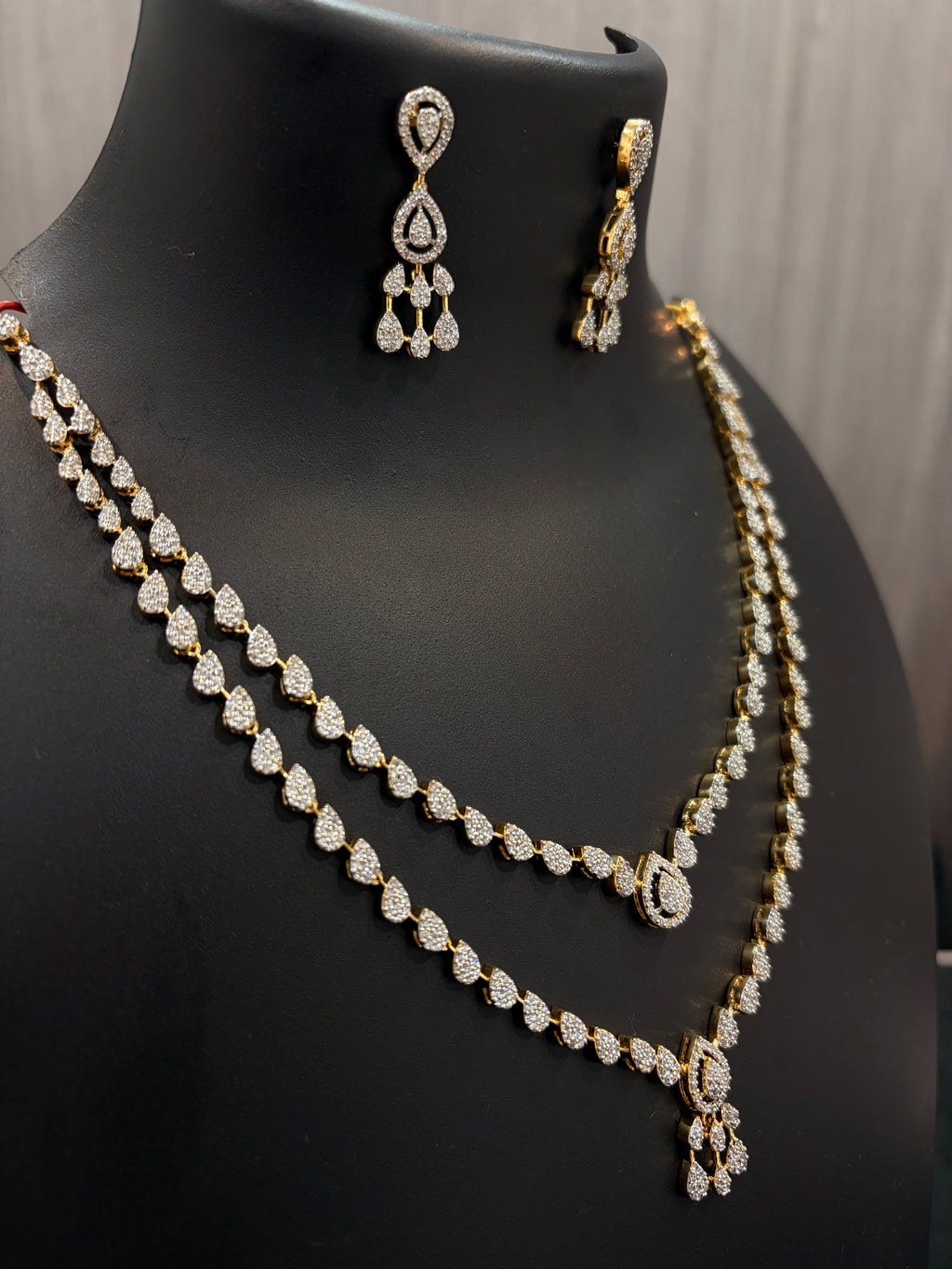 Royal Teardrop Necklace Set