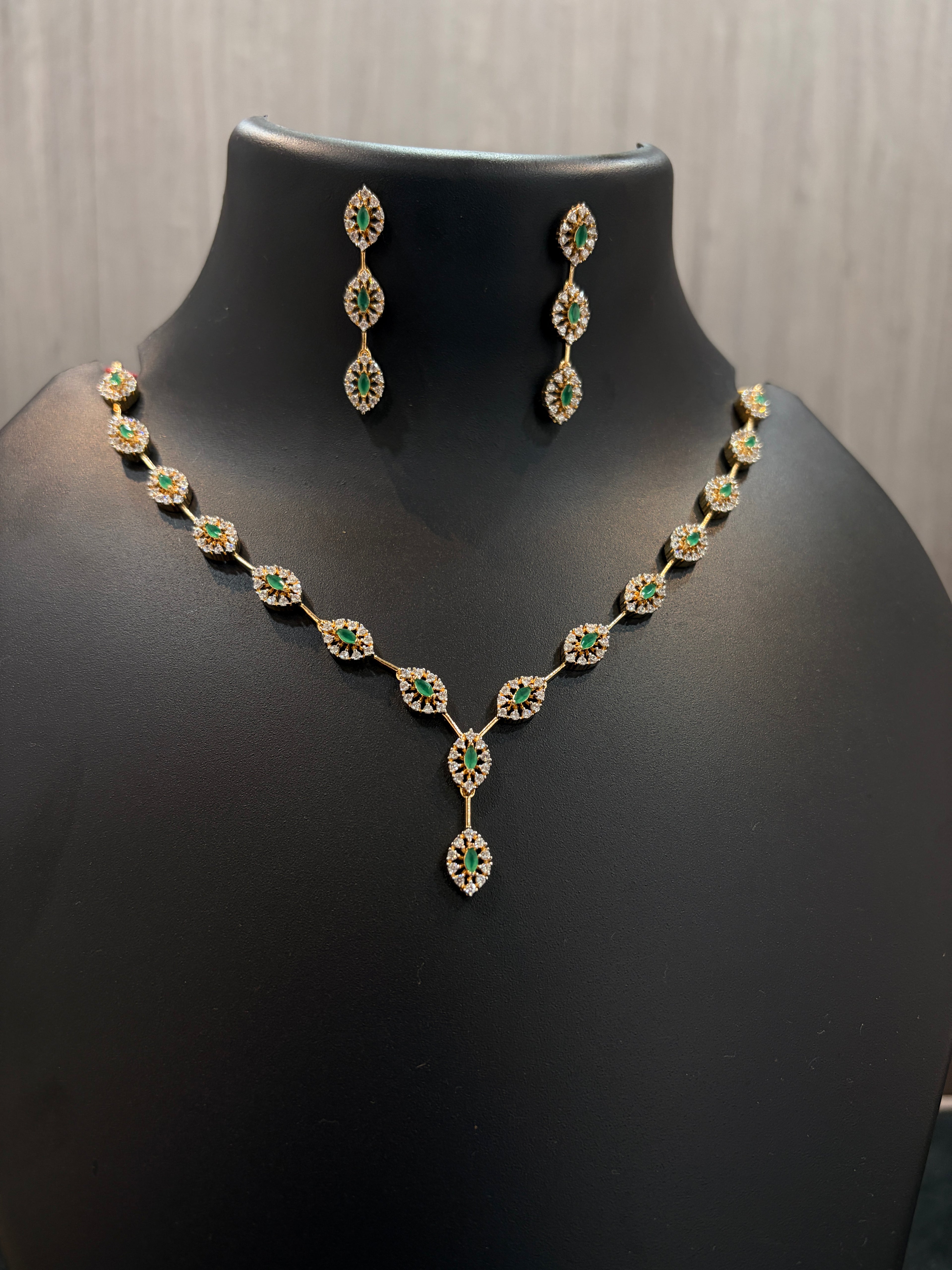 Emerlad Noor Necklace Set