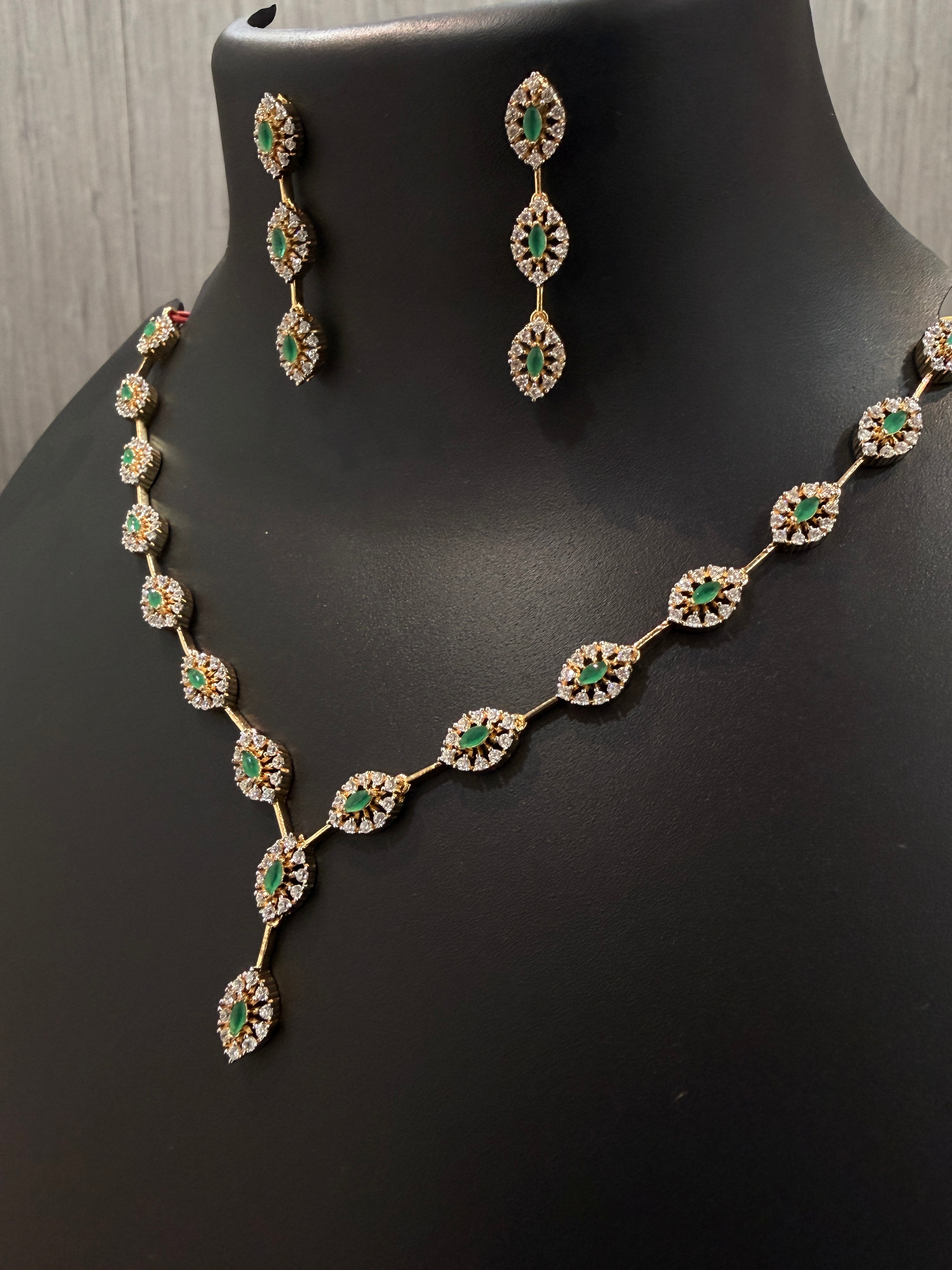 Emerlad Noor Necklace Set