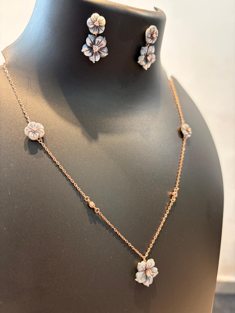 Bloom Necklace Set