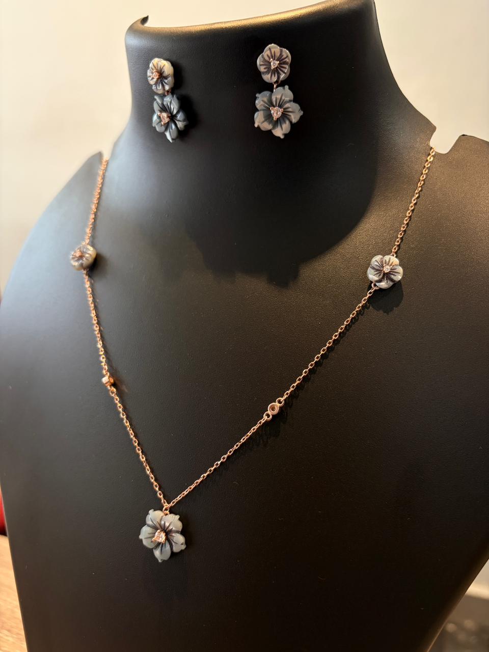 Bloom Necklace Set